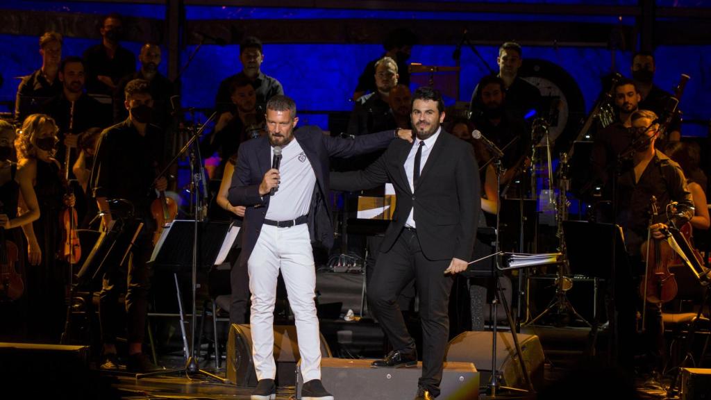 Antonio Banderas dirige su propia orquesta en Marbella.