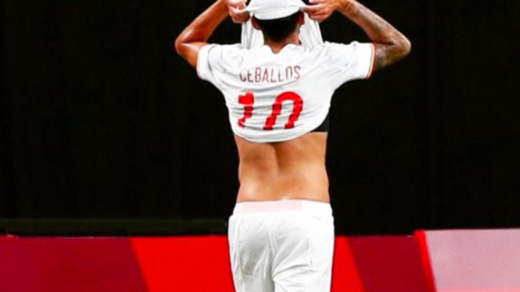 Ceballos, tras lesionarse con España