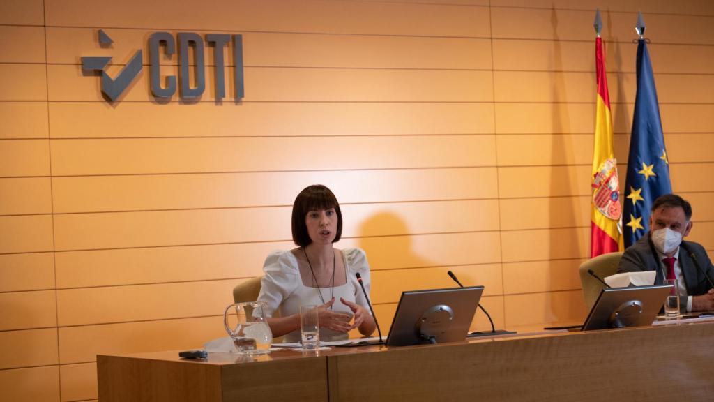 La ministra de Ciencia e Innovación, Diana Morant, y el director del CDTI, Javier Ponce.