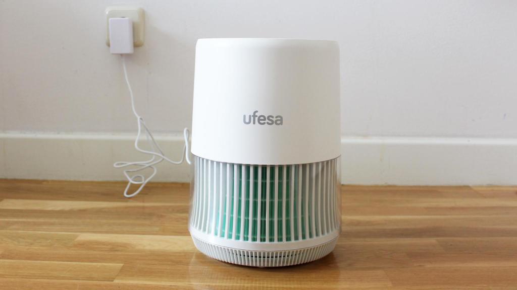 El purificador tiene una tecnología de filtros que atrapa y mata el virus de la Covid-19.