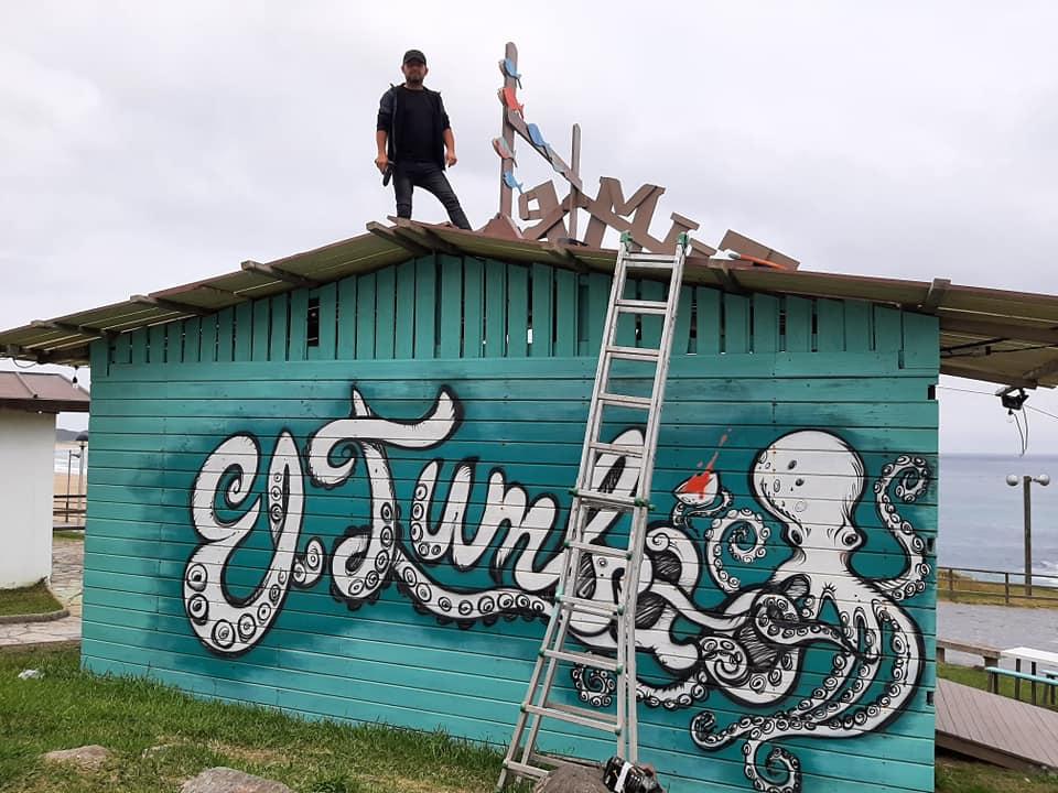 Carlos García, ultimando detalles en ‘El Tumbao’. Foto: Facebook Carlos García.