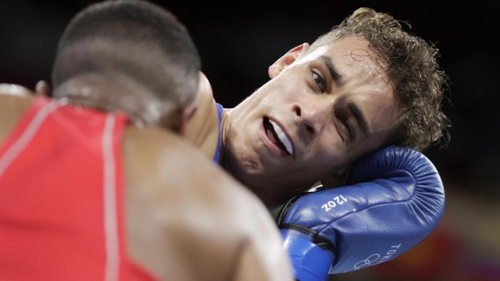 David Nyika se toca la oreja que le intentó morder Youness Baalla