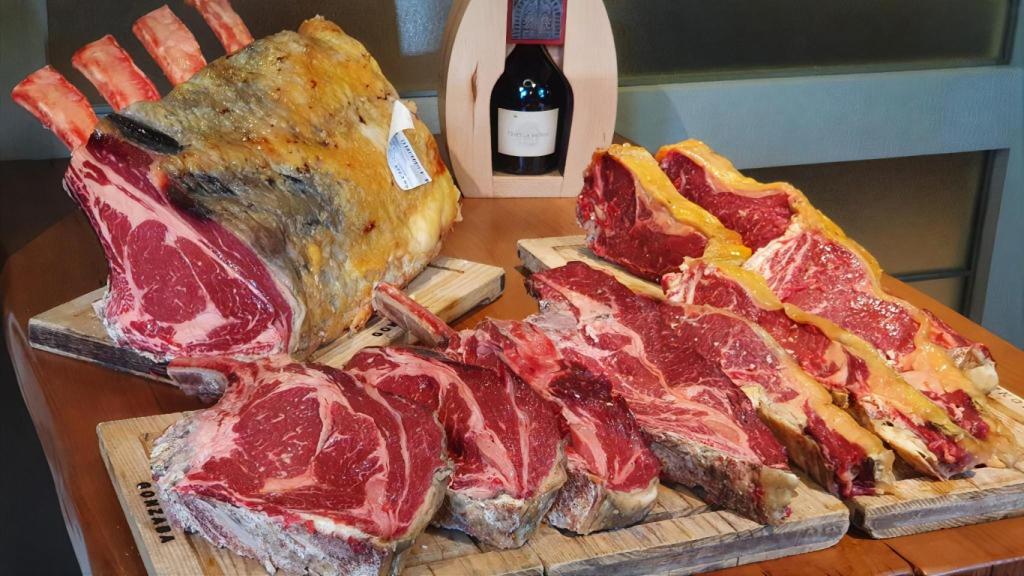 El asador Gonzaba de A Coruña y Santiago abre un nuevo restaurante en Carballo