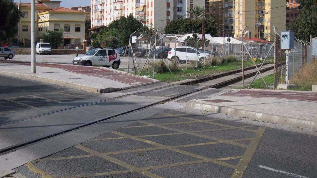 Entrada del ferrocarril al puerto en superficie.