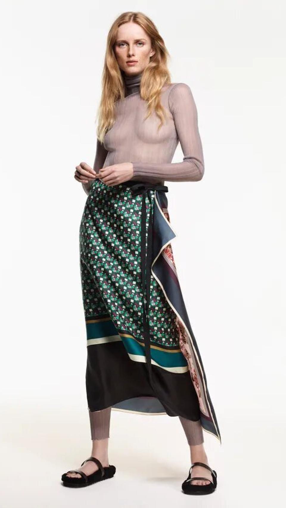Una de las faldas de la colección Scarf, de Zara.