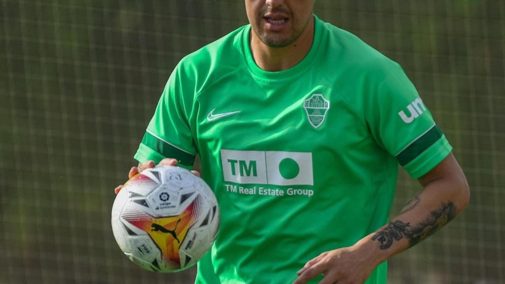 Enzo Roco ya entrena con el Elche CF.