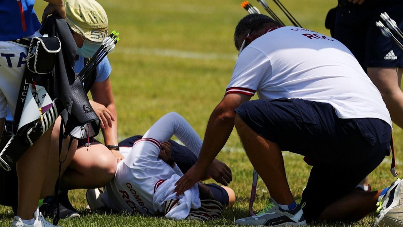 Svetlana Gomboeva, arquera rusa, cae al suelo desmayada durante la competición por el intenso calor