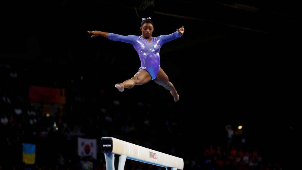 Simone Biles, en la final de barra del Mundial de gimnasia artística de Stuttgart 2019.