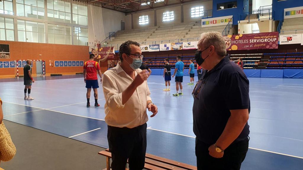 Toni Pérez y Javier Abínzano en la presentación de la pretemporada del Benidorm.
