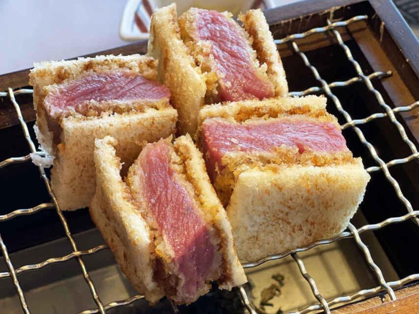 Sándwich tonkatsu Tottori Sushi Bar