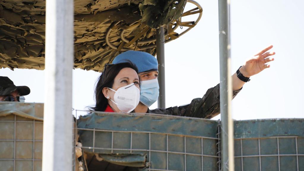 Margarita Robles en uno de los puestos de vigilancia.