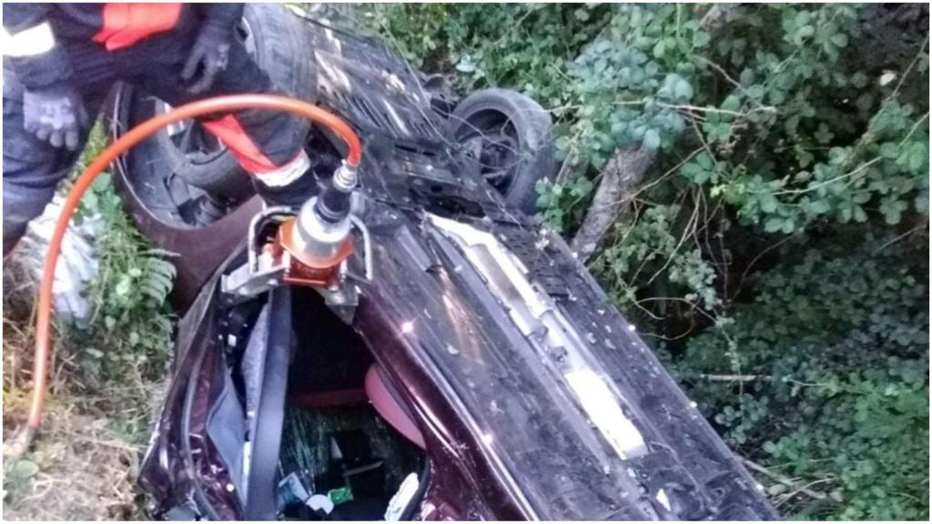 Aspecto del vehículo tras la colisión.