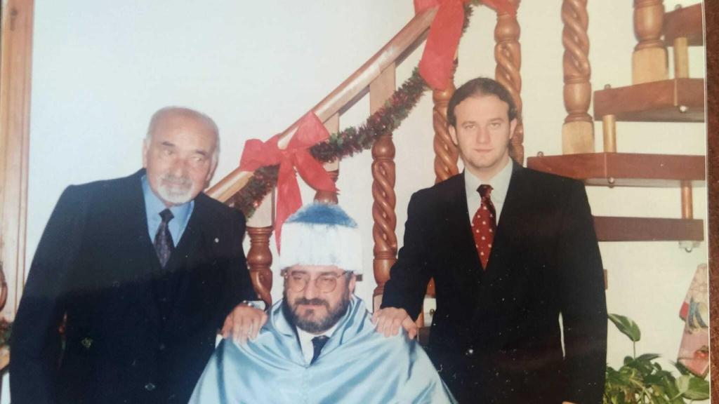 El profesor Manfredi (d), junto a su padre y su abuelo.