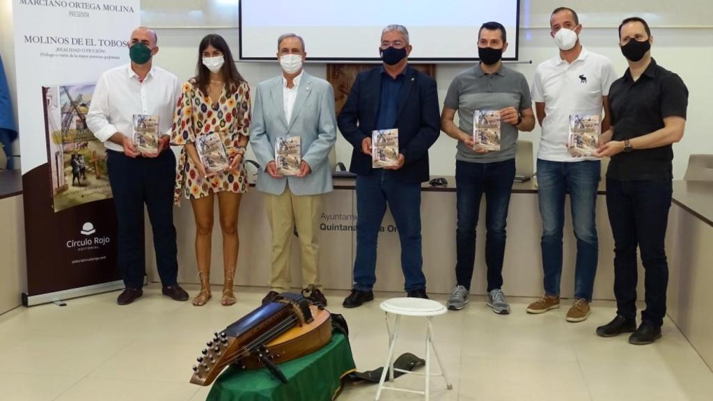 Marciano Ortega (33i) estuvo muy bien acompañado en la presentación de su libro