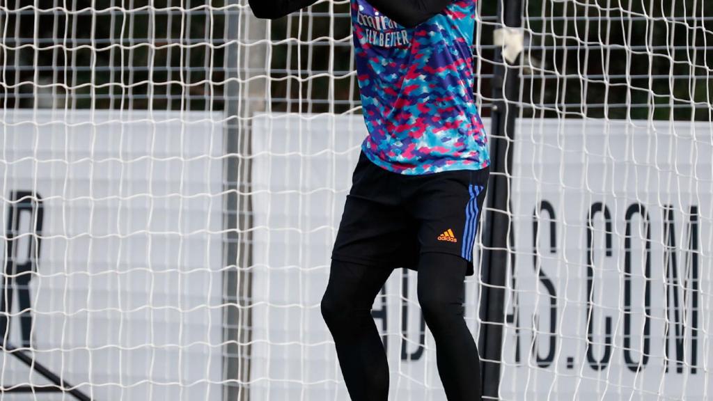 Lunin entrena con el Real Madrid