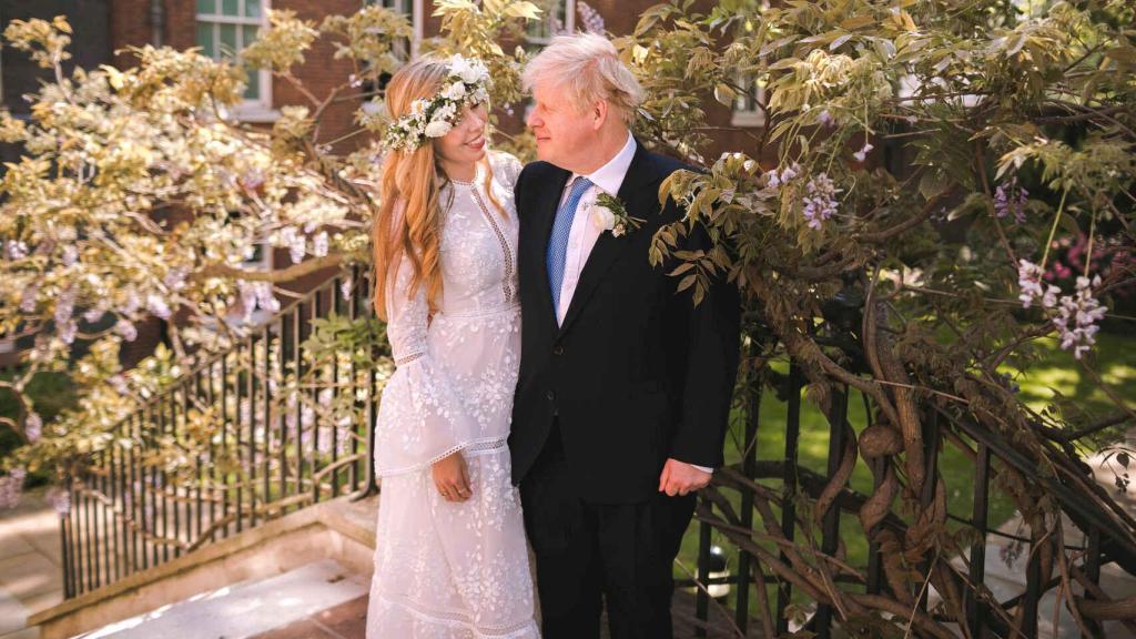 Carrie Symonds y Boris Johnson, en el día de su boda.