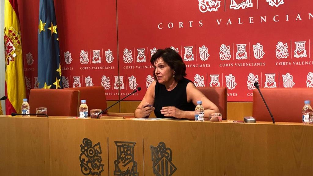 La portavoz socialista de Sanidad Carmen Martínez destaca el porcentaje total de población vacunada.