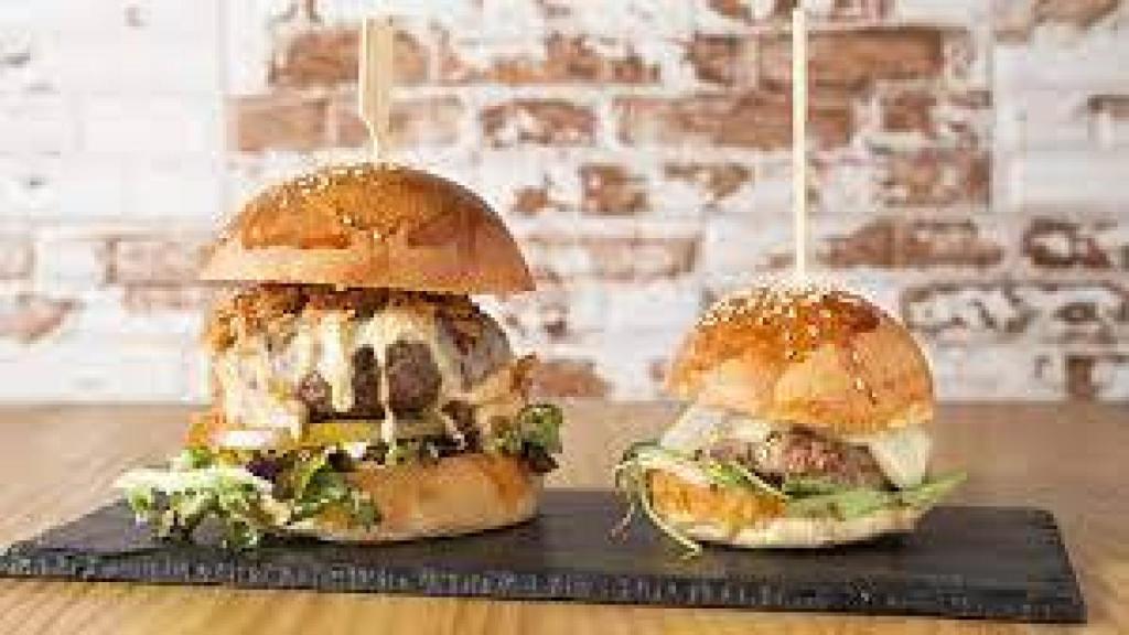Hamburguesas de La Burguesita Málaga, en formato normal y tamaño tapa