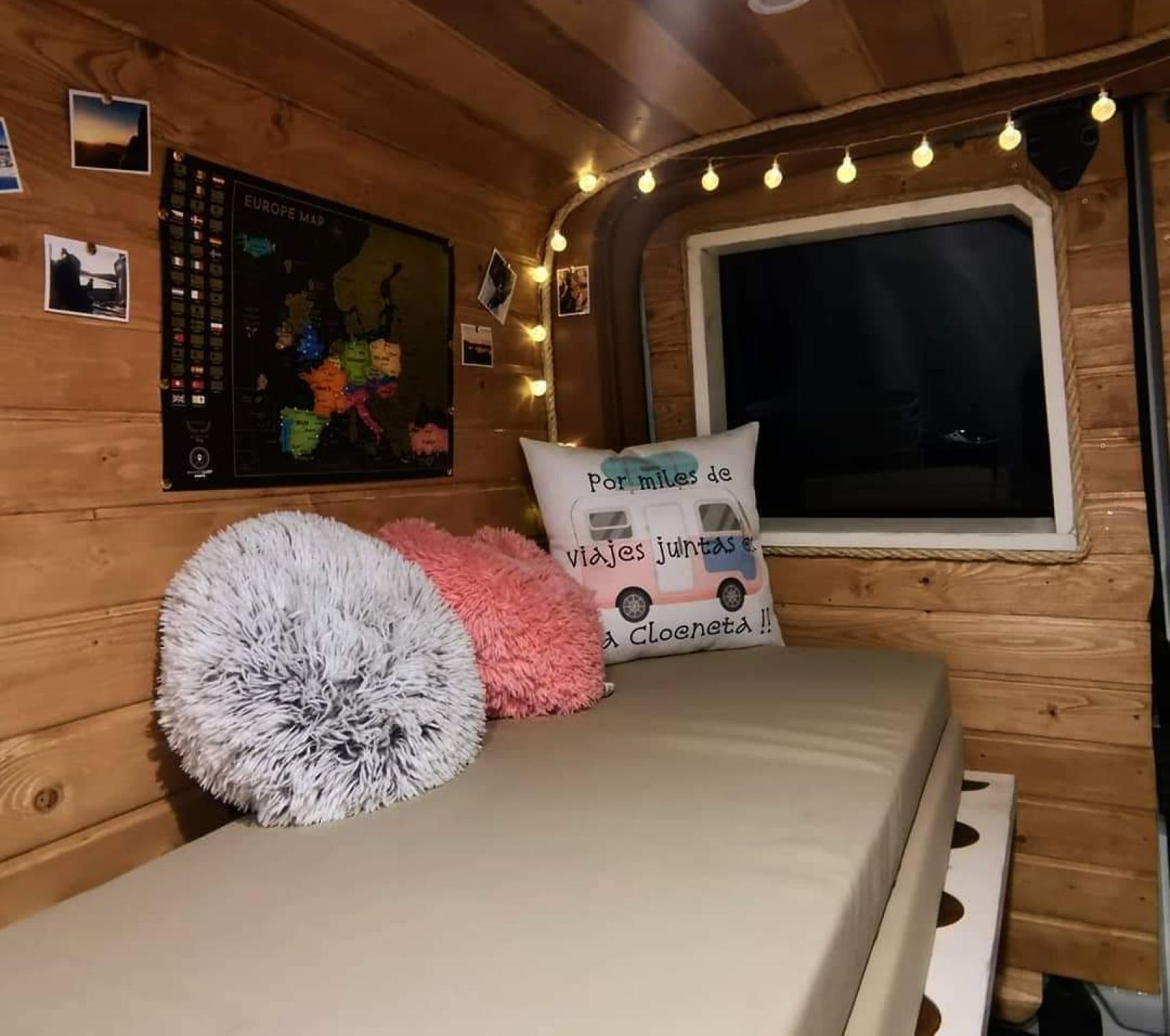 Una de sus furgonetas personalizadas.