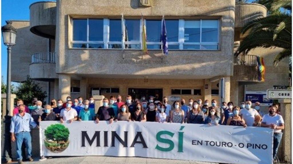 Vecinos de Touro y O Pino piden la reapertura de la mina tras la negativa de la Xunta por cuestiones ambientales.