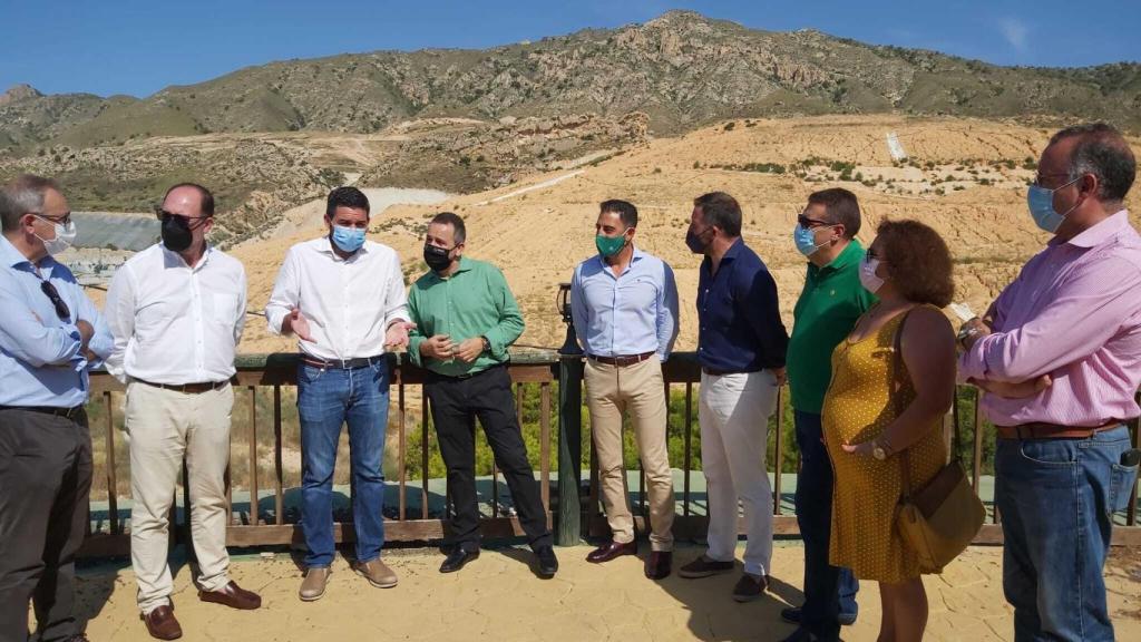 El encuentro en la planta entre representantes políticos de este martes.