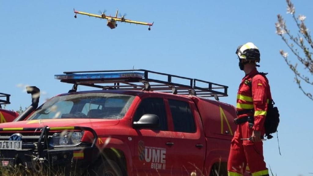 La UME durante un despliegue en la lucha contra incendios forestales en una imagen de archivo.