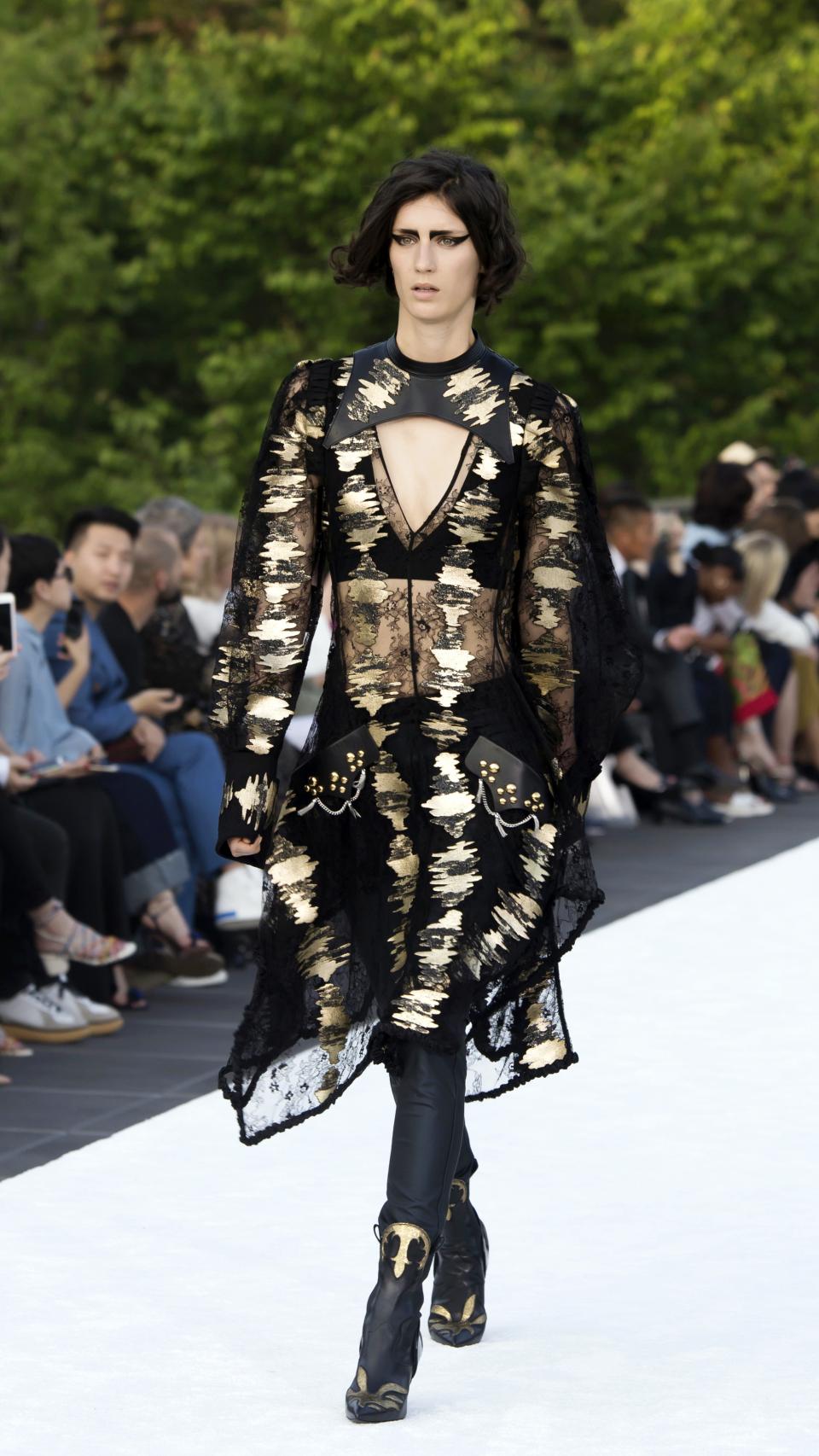 Un modelo sobre la pasarela.