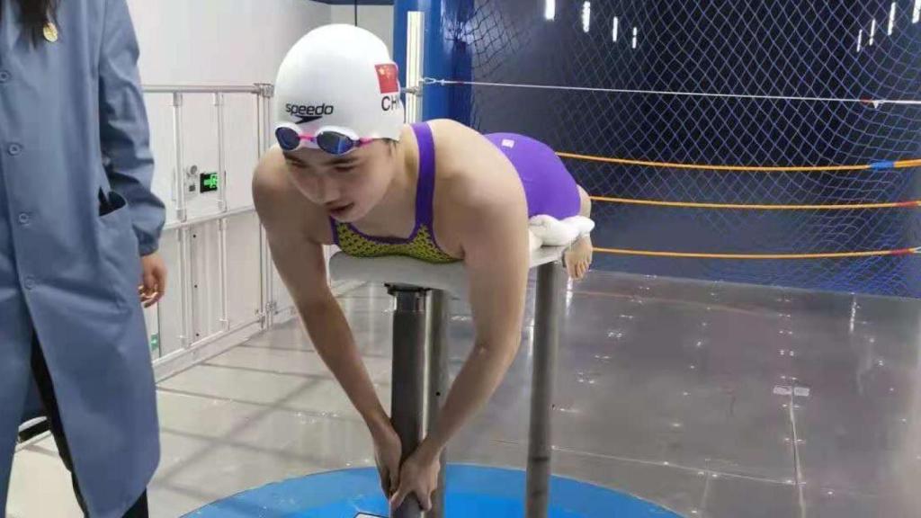 Nadadora en el túnel de viento