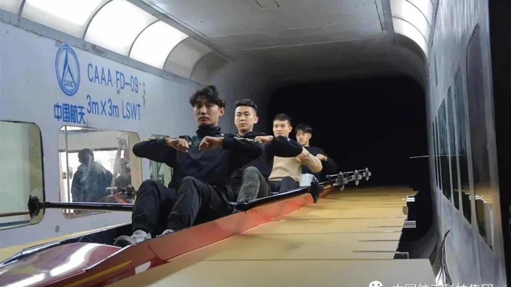 Regatistas practicando en el túnel de viento