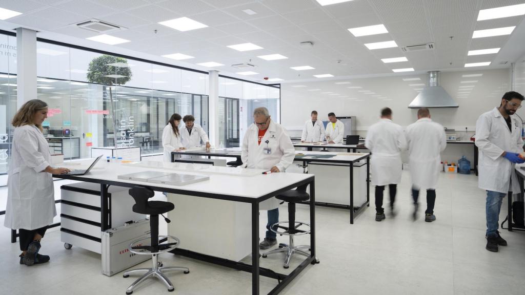 Interior de uno de los laboratorios del centro.