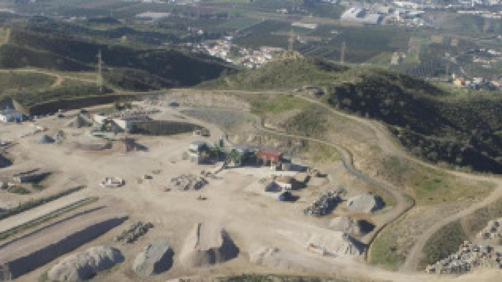 Vertedero de Limasam junto a Los Asperones, donde se estudian instalar un parque fotovoltaico.