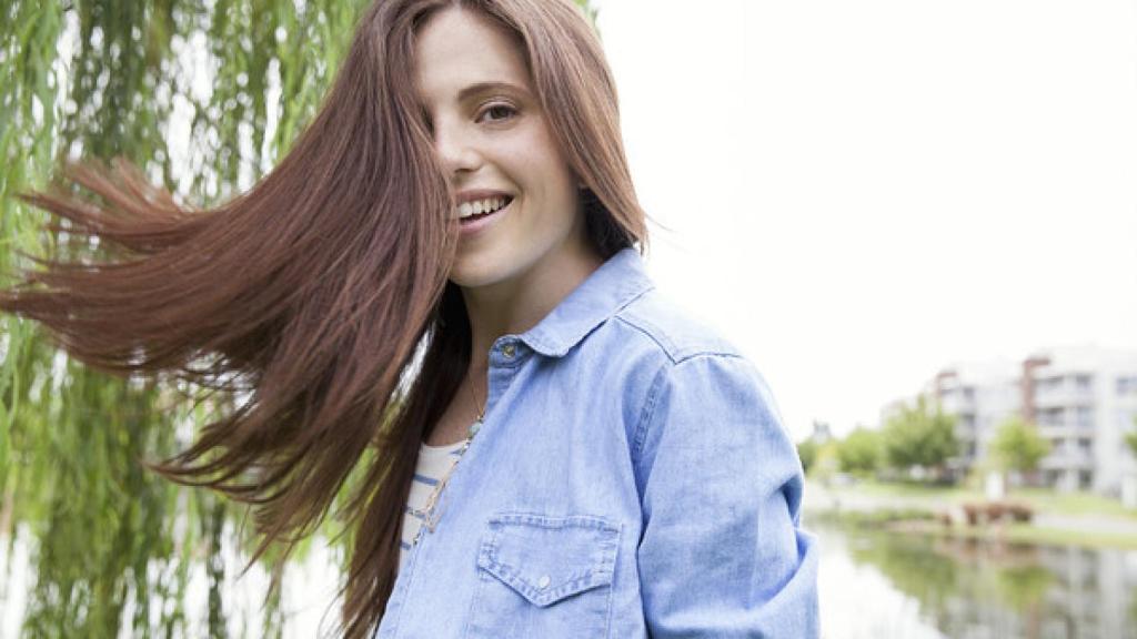 Una modelo luciendo una gran melena.