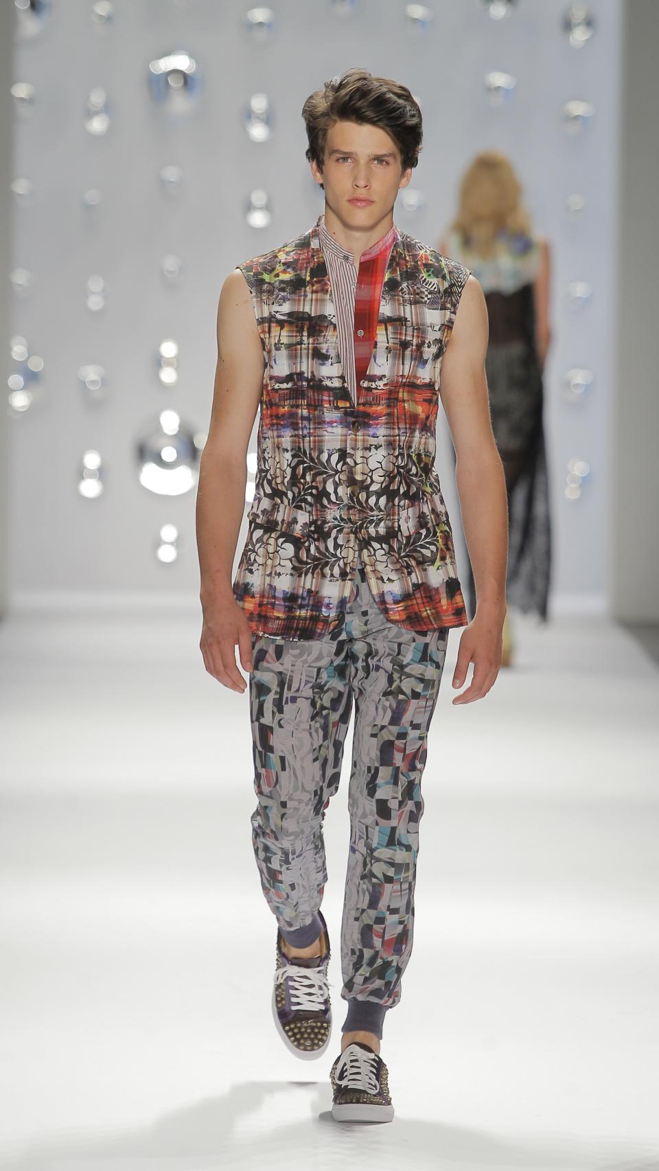 Un modelo desfilando.