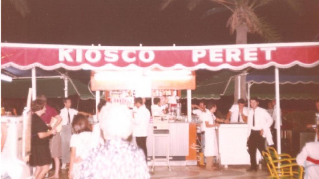 Una imagen del 'Kiosko Peret' en la Explanada durante 1962.