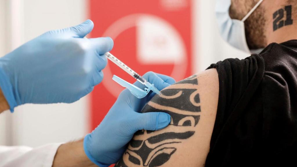 Calendario de vacunación en la Comunidad Valenciana: los adolescentes empezarán el curso con una dosis.