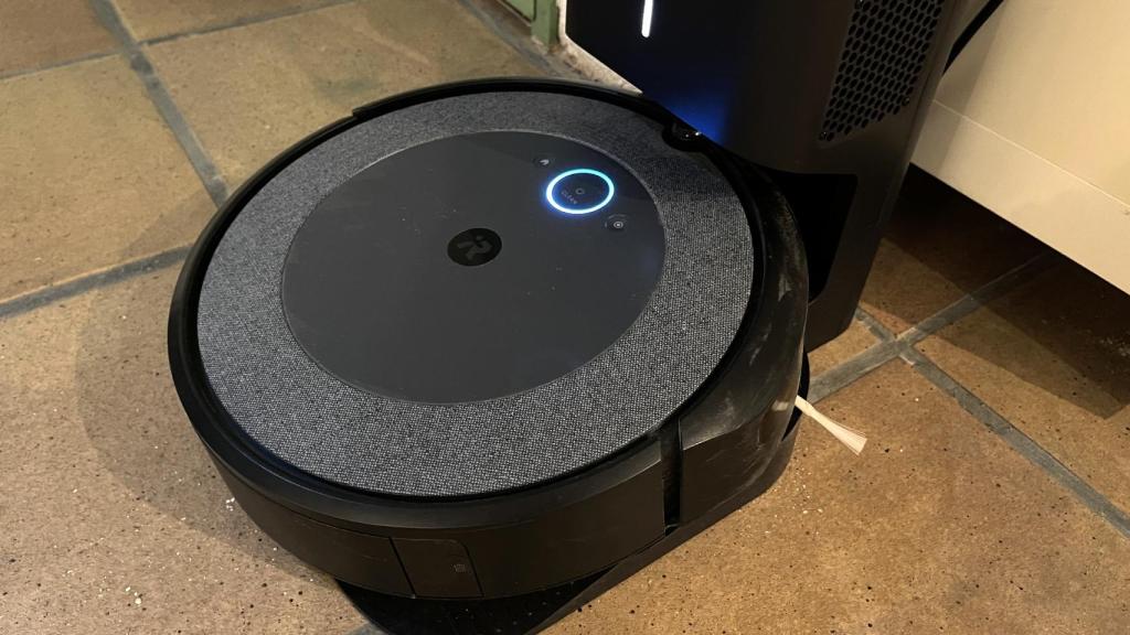 Momento de autovaciado de la Roomba i3+