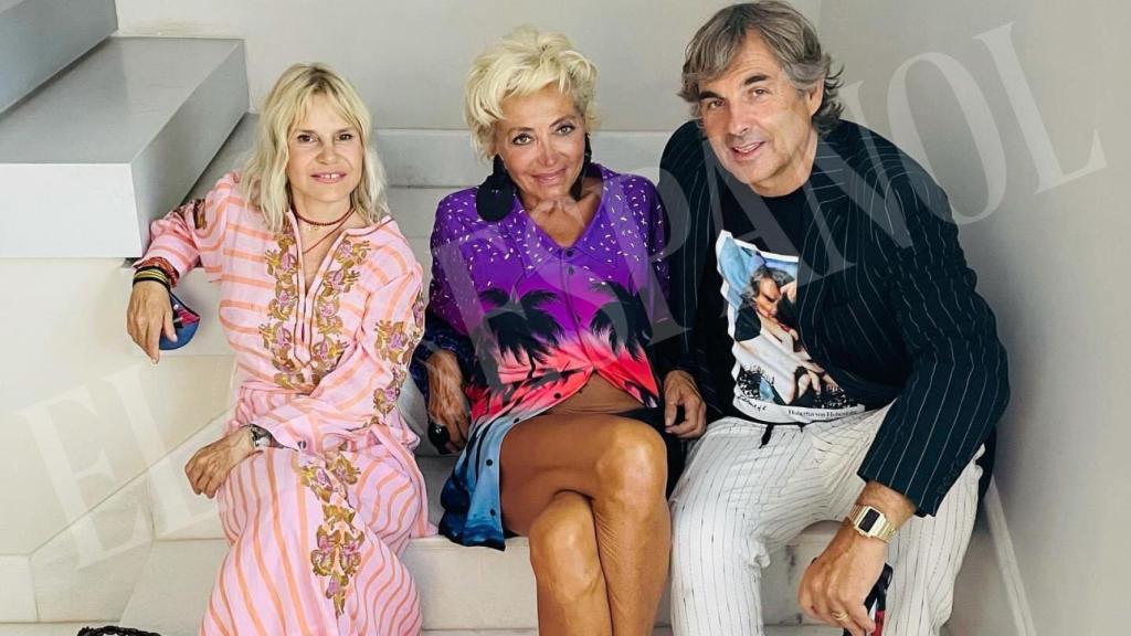 Hubertus de Hohenlohe junto a su mujer, Simona Gandolfi, y Eugenia Martínez de Irujo en una imagen cedida a EL ESPAÑOL.