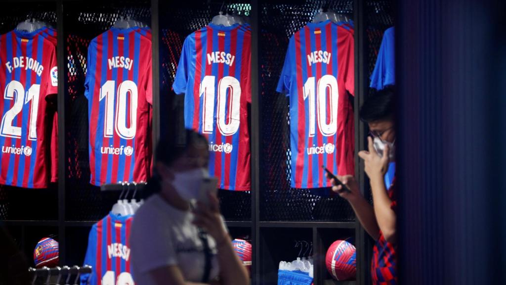 La camiseta de Leo Messi, a la venta en la tienda del FC Barcelona