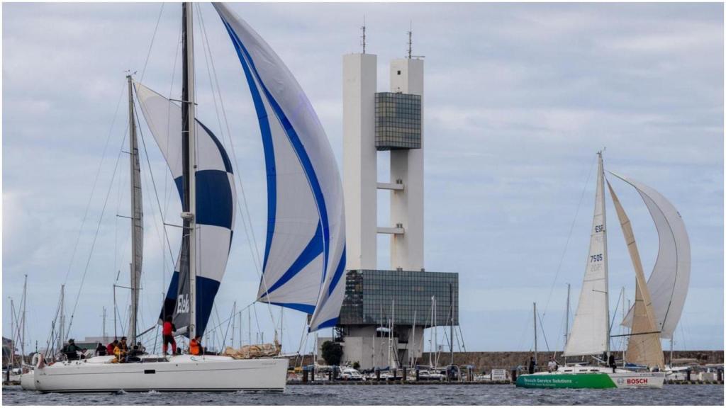 Bosch Service Solutions , en cabeza a su salida de A Coruña.