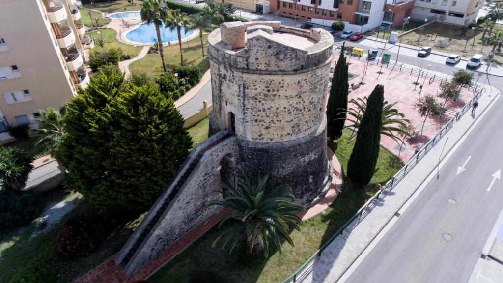 Torre Derecha posee unas escaleras fijas de construcción