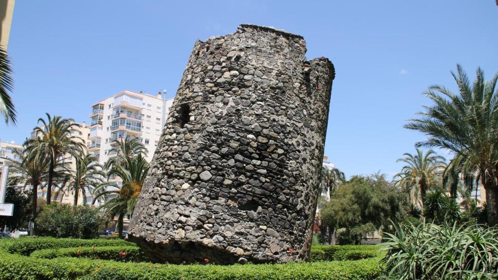 La famosa Torre Ladeada de Pisa, esto, de Algarrobo, perdón.