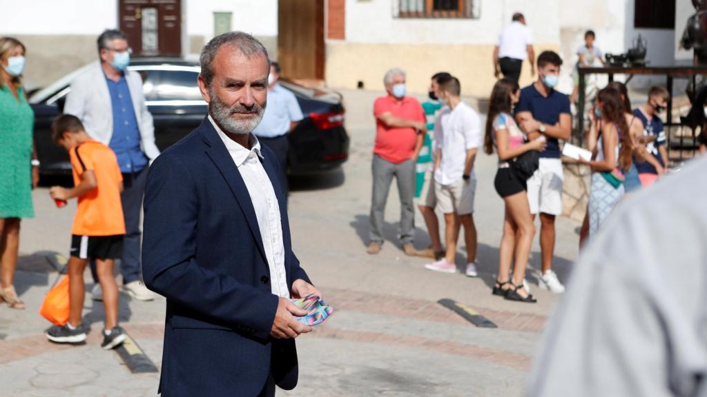 El director del Centro de Coordinación y Alertas y Emergencias, Fernando Simón, antes de recoger el IX Premio Trevillano y la medalla de oro de la localidad zaragozana de Villafeliche, un pequeño pueblo zaragozano de 200 habitantes.