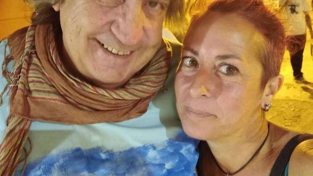 Una imagen de Antonio y María, los dos amigos que idearon la plaza.