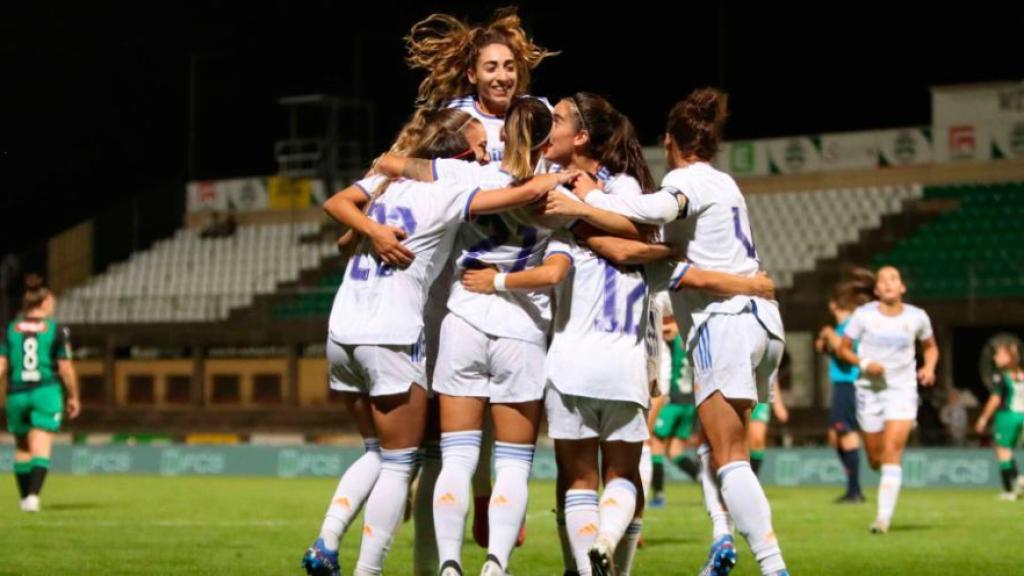Piña de las jugadoras del Real Madrid Femenino