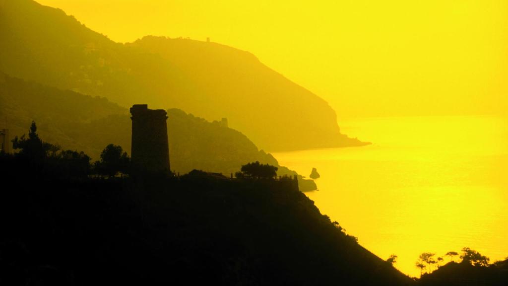 El litoral malagueño se encuentra jalonado de un pasado remoto, silencioso y por reivindicar.