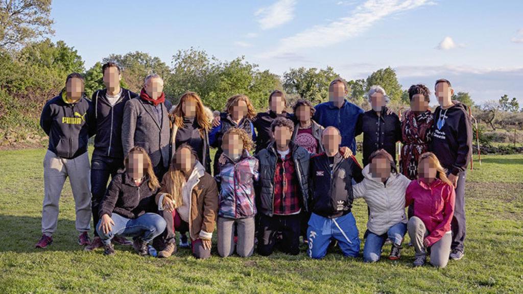 Varios miembros de la secta Mundo Consciente en un retiro difundido por sus redes sociales.