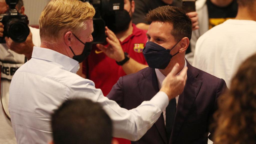 Leo Messi, despidiéndose de Ronald Koeman