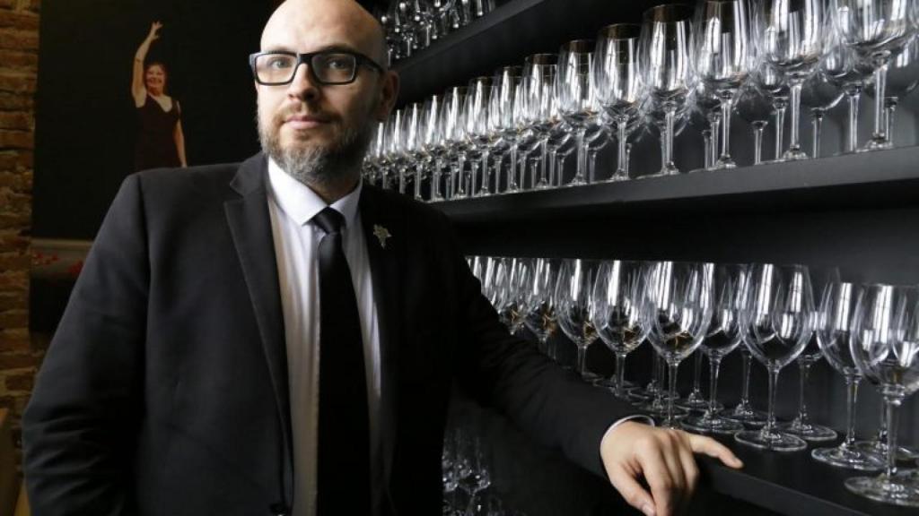 Santi Carrillo, sumiller de El Corral de la Morería.