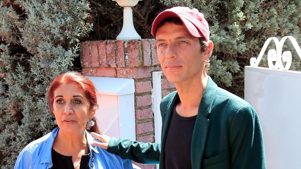 Lourdes Ornelas junto a su hijo, Camilo Blanes.