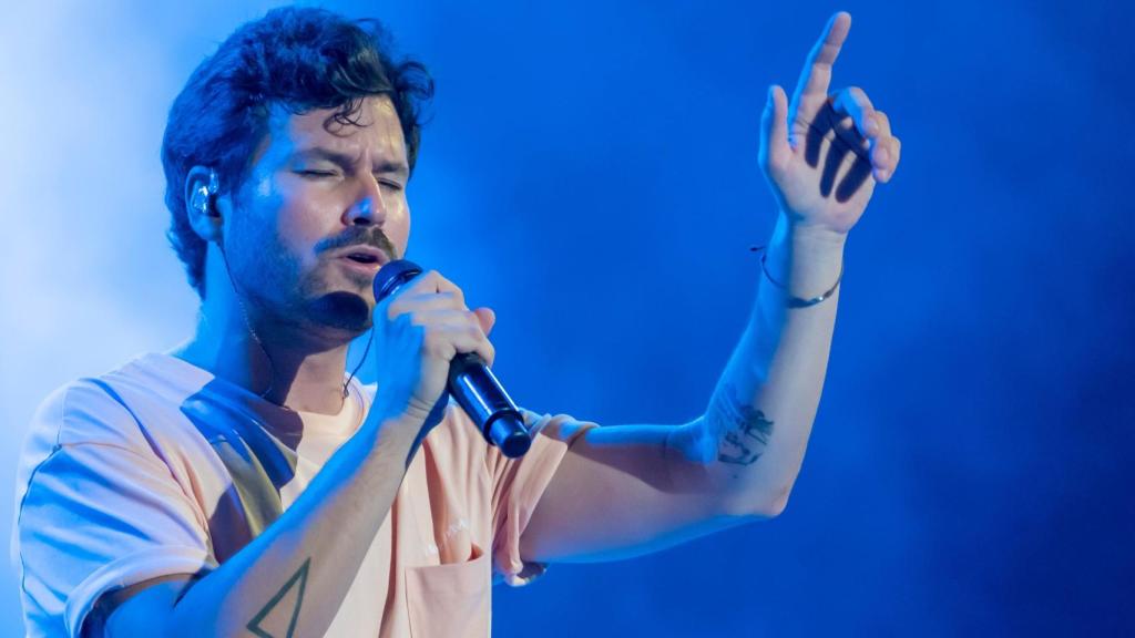 El cantante de Taburete, en su concierto en Marbella.